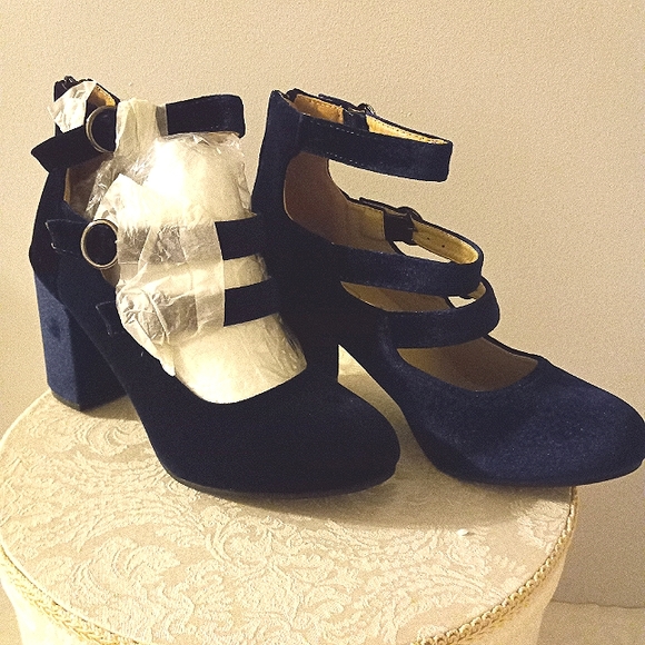 Ladies Tripple Buckle Strap Heels - Picture 6 of 6